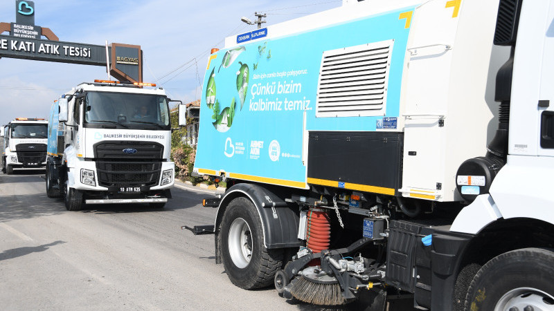Büyükşehir den şehrin dört bir yanında temizlik seferberliği