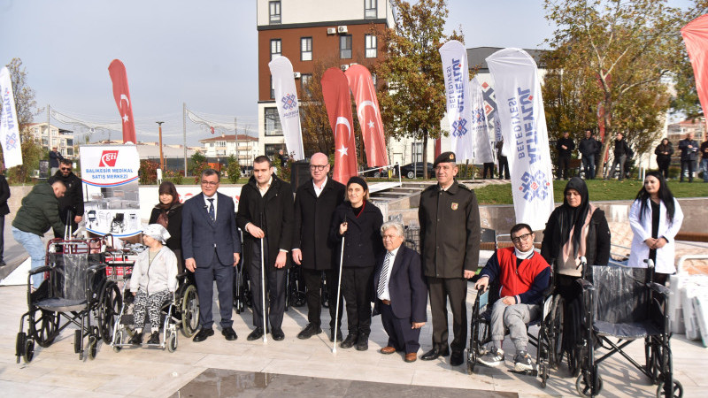 ALTIEYLÜL’DE ENGELLER BİRLİKTE AŞILIYOR